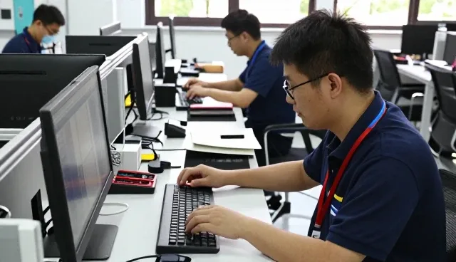 技术培训课程如何解决跨区域项目中的实际问题